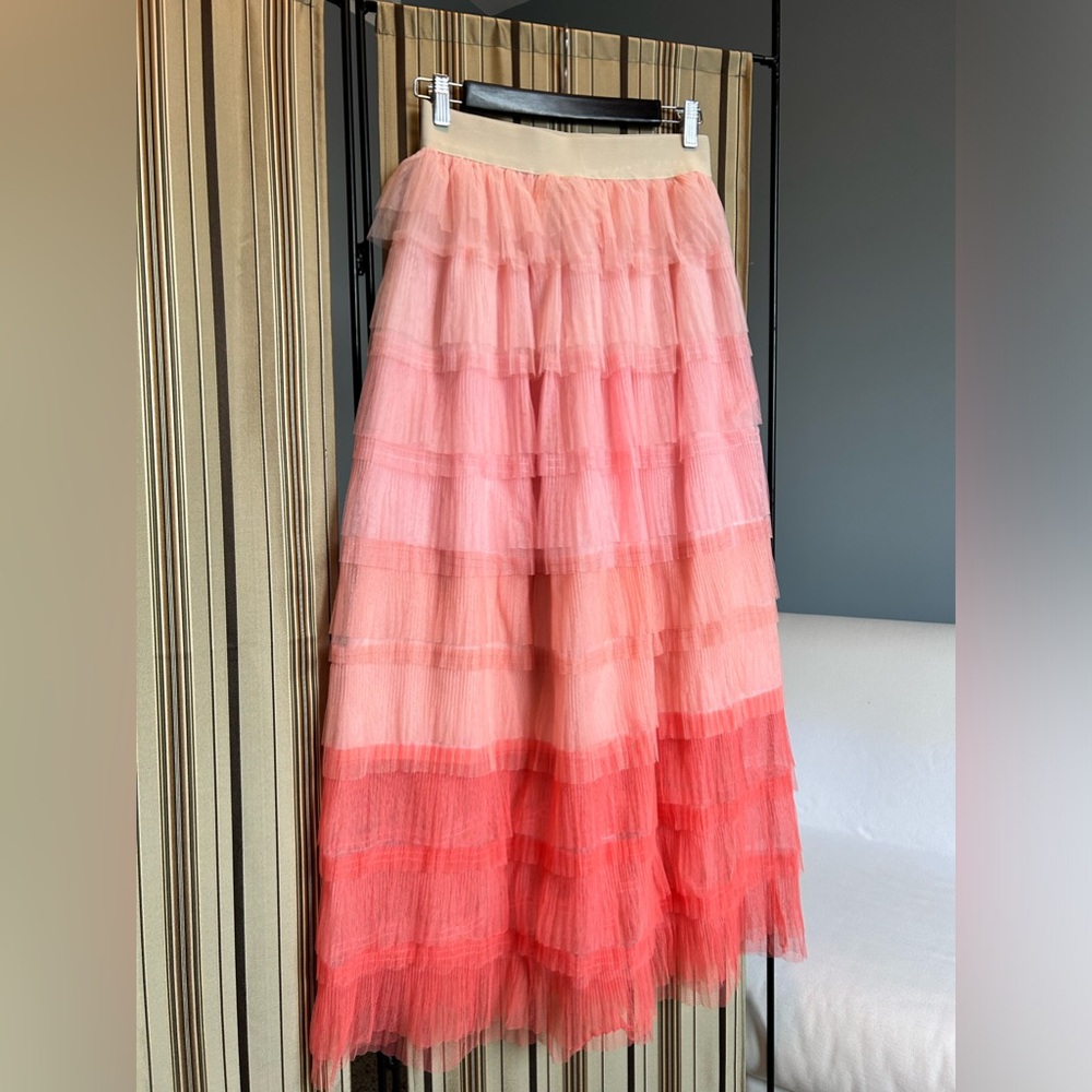 Ombré pink full length tulle skirt. - Picture 2 of 9